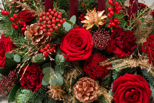 Scarlet Noel Fresh Flower Candle Arrangement Large