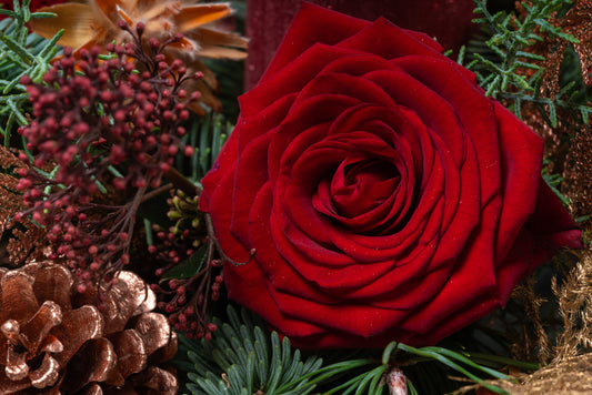 Scarlet Noel Fresh Flower Candle Arrangement Small