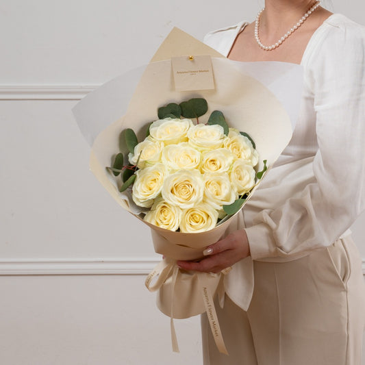 White Roses (12 stems)